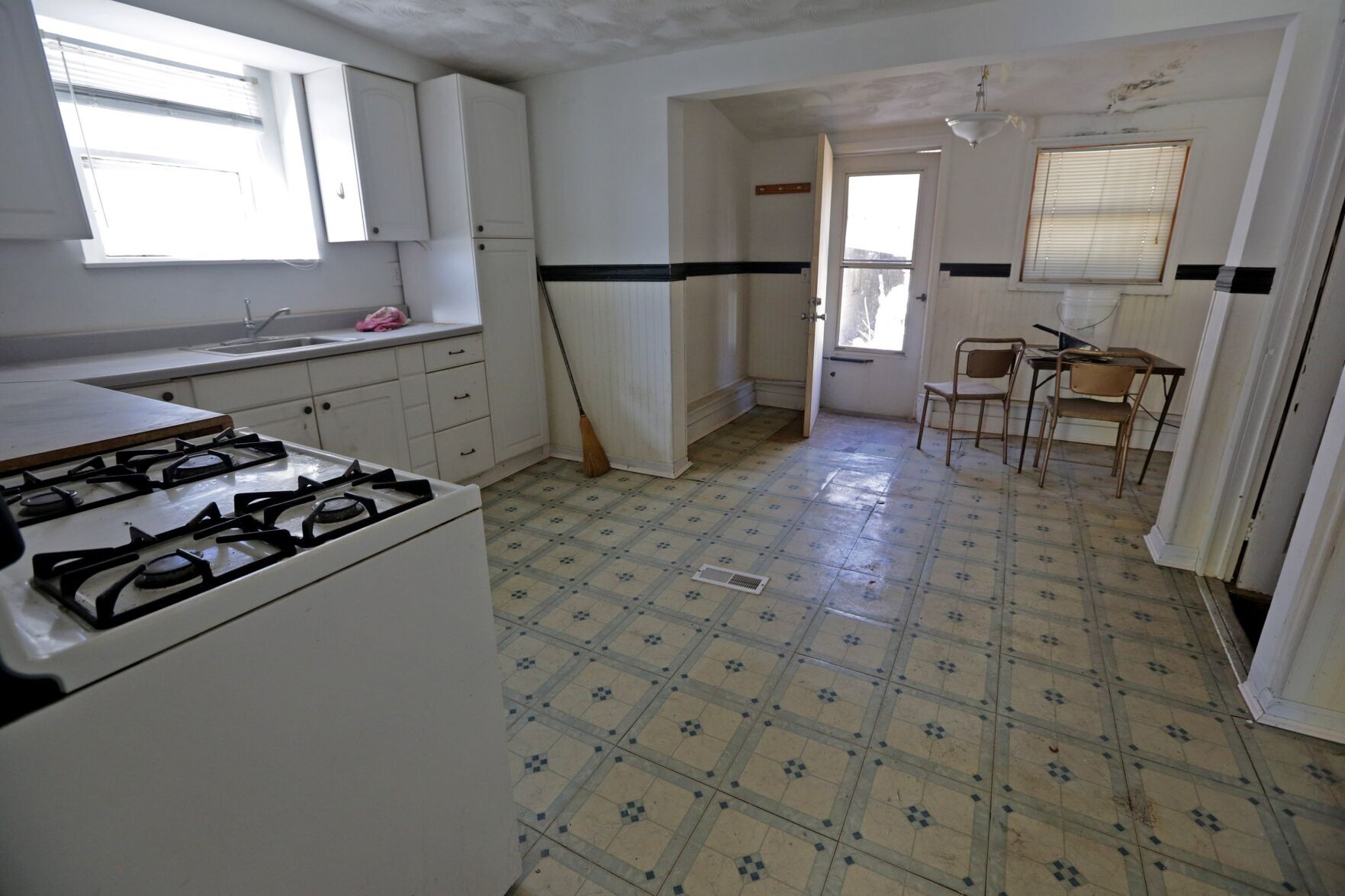 Ukrainian refugees home